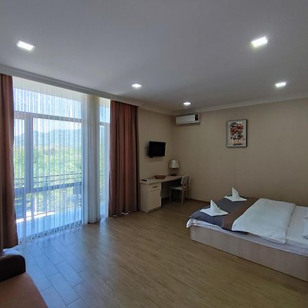 Hotel Botanica Chakvi Luaran gambar