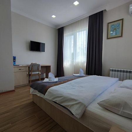 Hotel Botanica Chakvi Luaran gambar