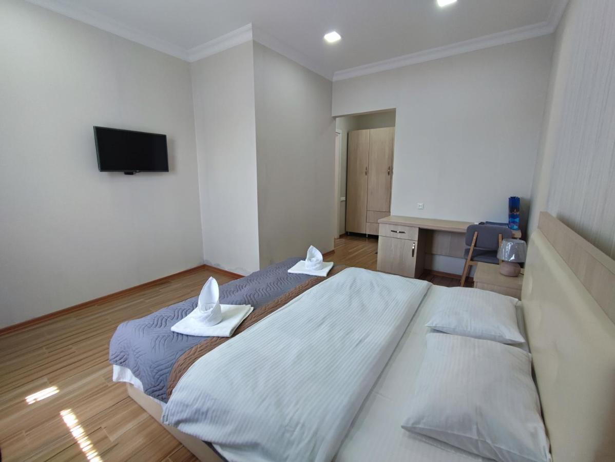 Hotel Botanica Chakvi Luaran gambar