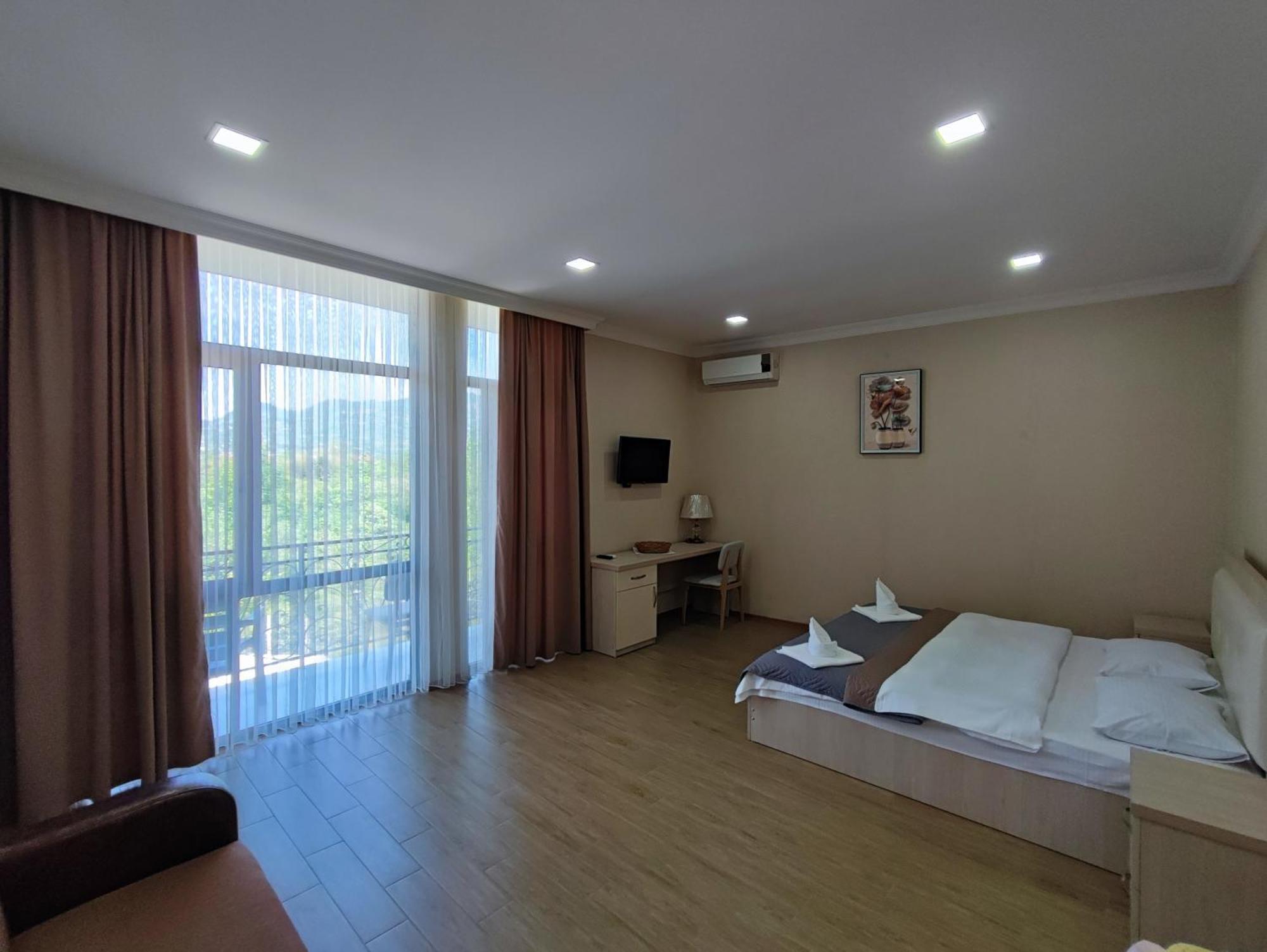 Hotel Botanica Chakvi Luaran gambar