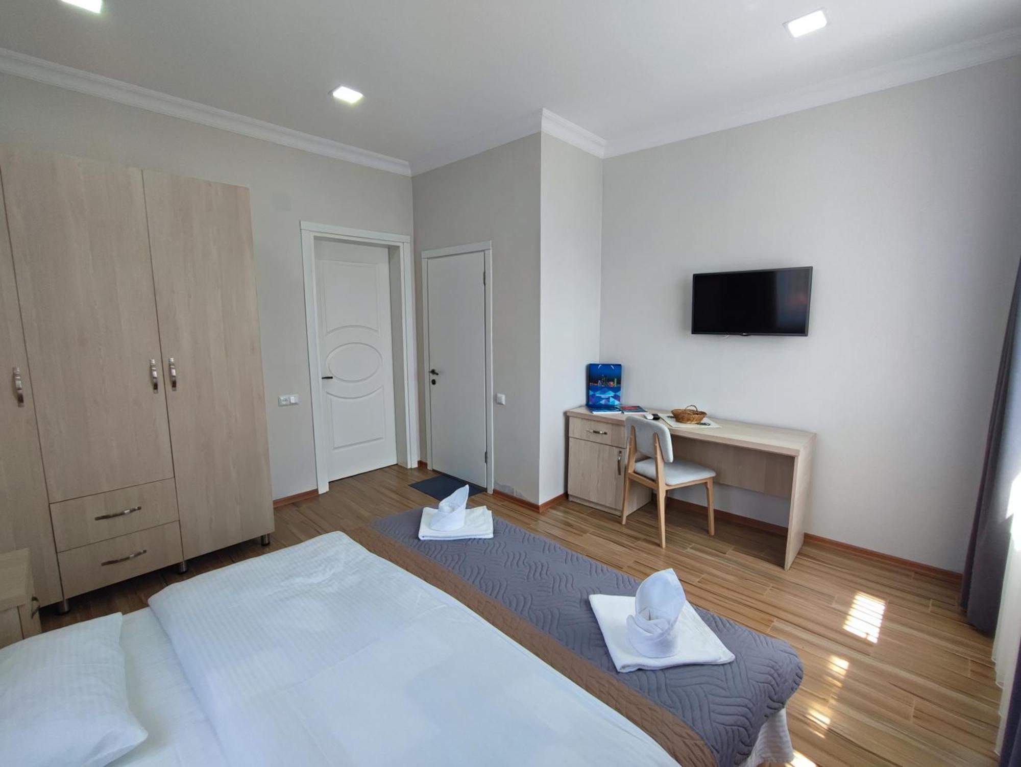 Hotel Botanica Chakvi Luaran gambar
