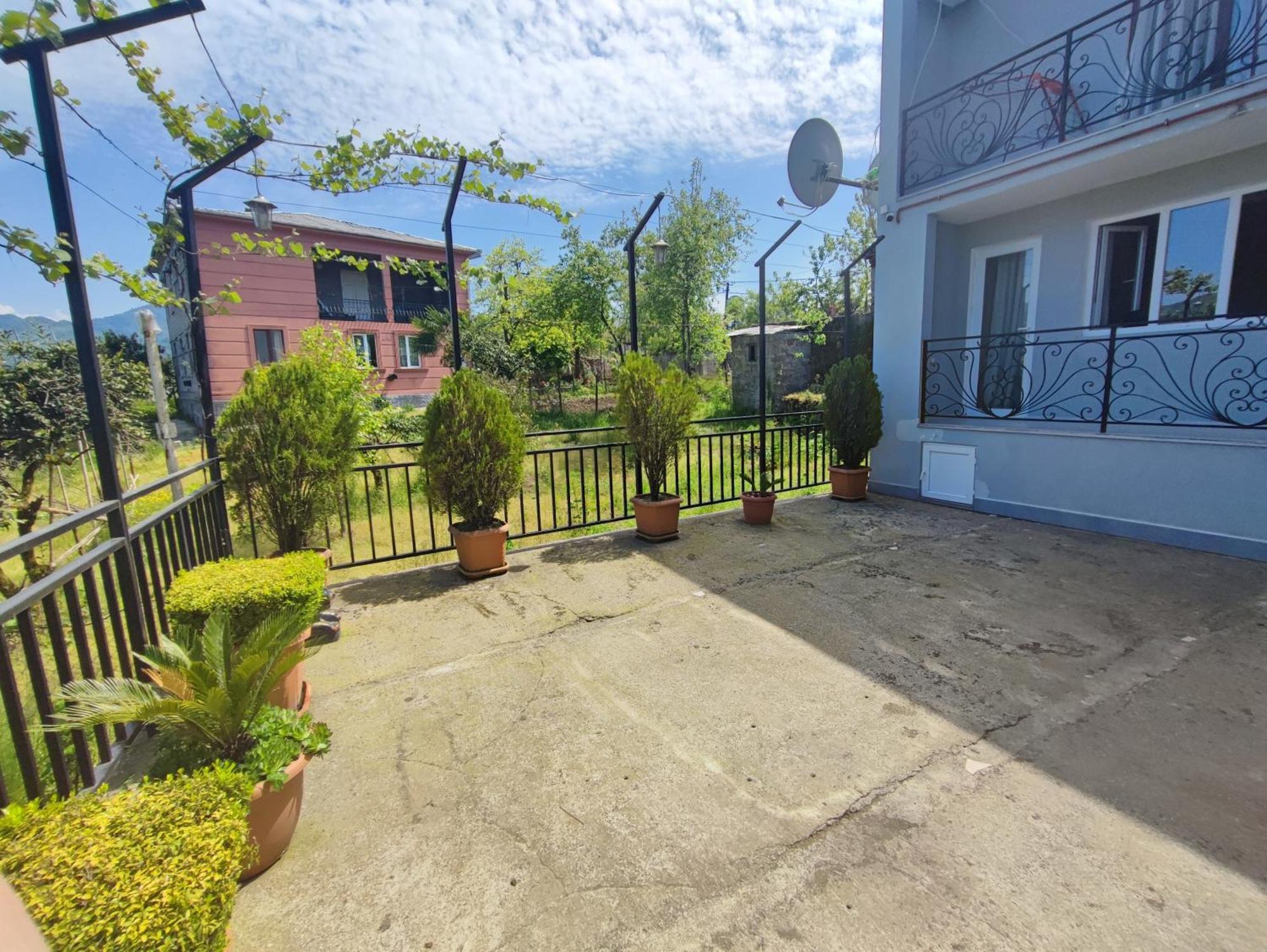 Hotel Botanica Chakvi Luaran gambar