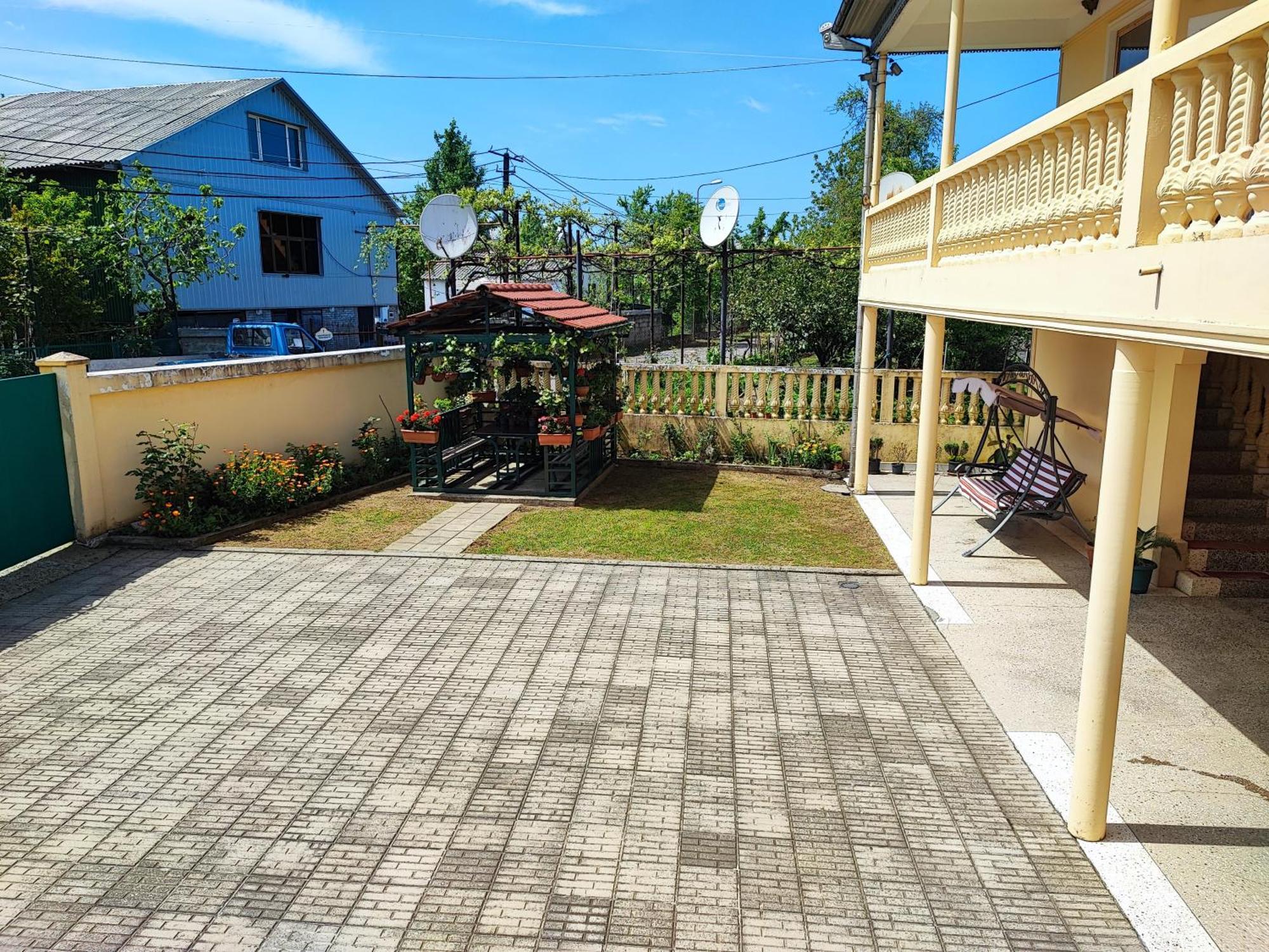 Hotel Botanica Chakvi Luaran gambar