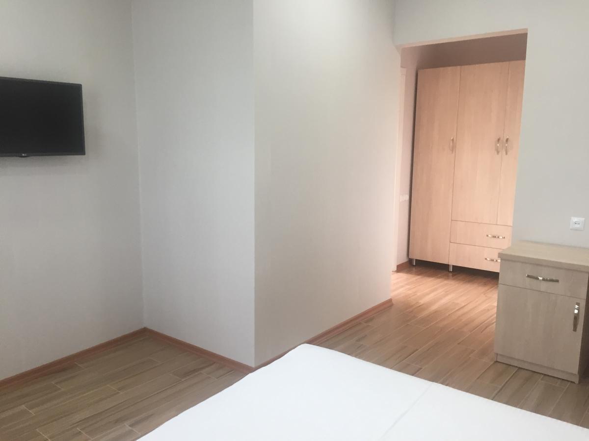 Hotel Botanica Chakvi Luaran gambar