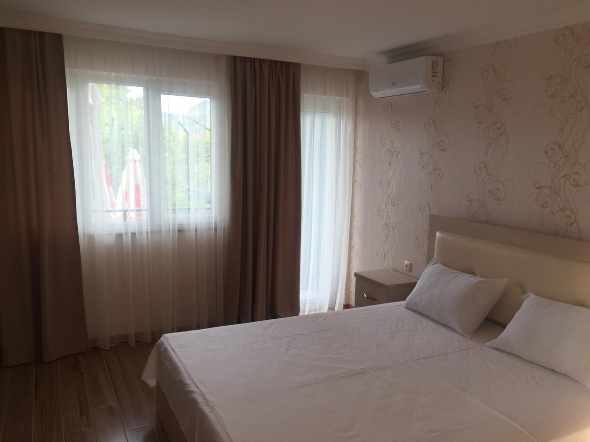 Hotel Botanica Chakvi Luaran gambar