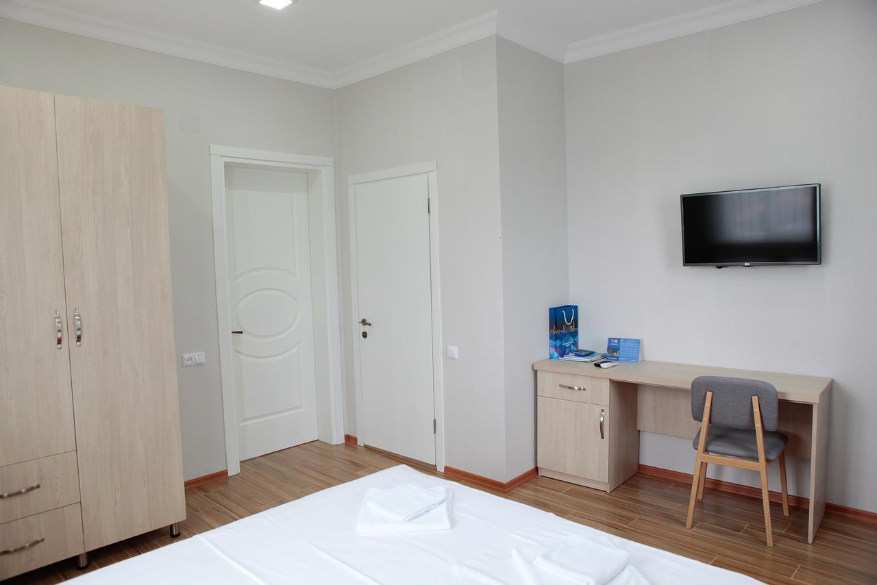 Hotel Botanica Chakvi Luaran gambar