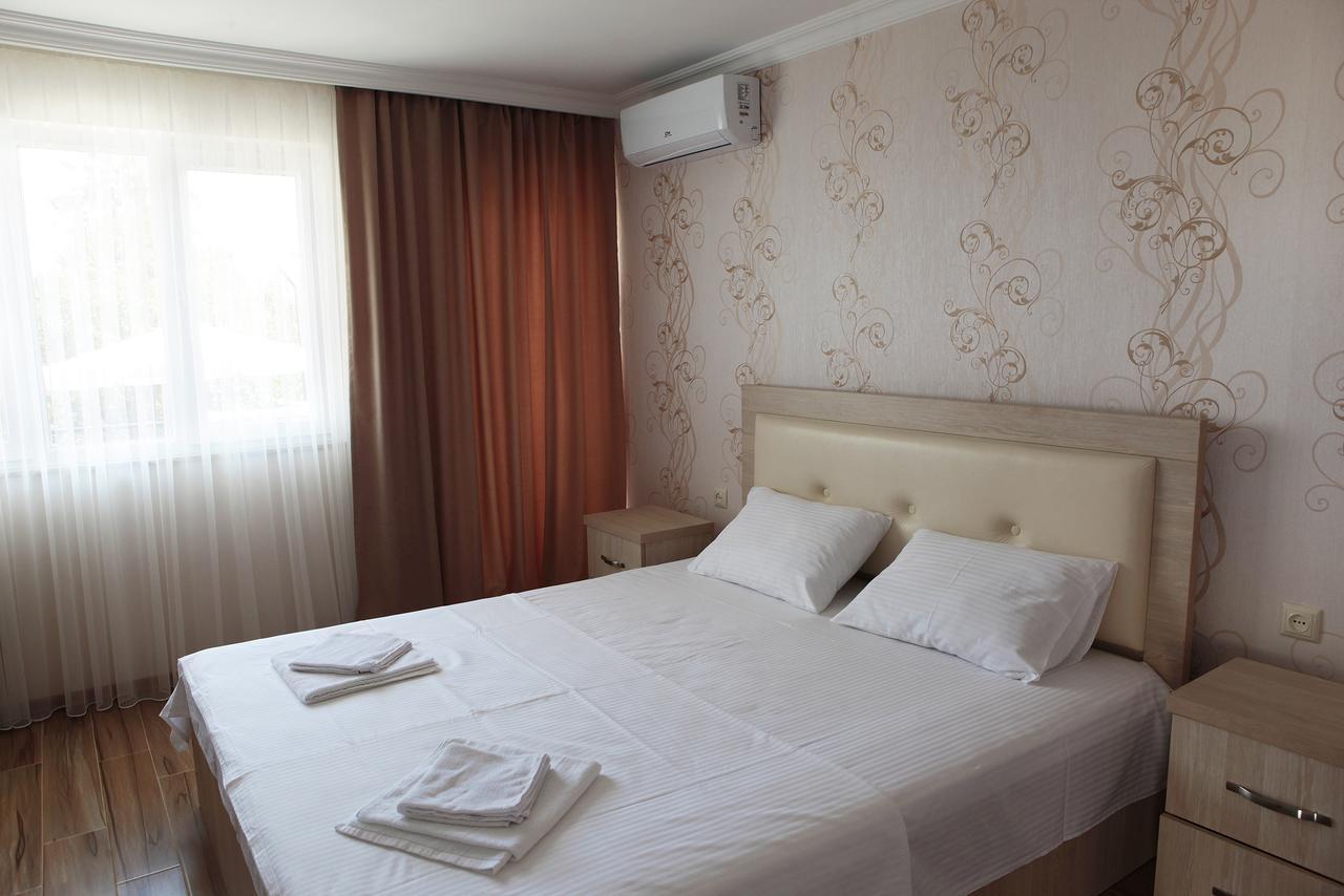 Hotel Botanica Chakvi Luaran gambar