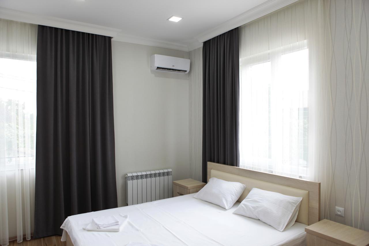 Hotel Botanica Chakvi Luaran gambar