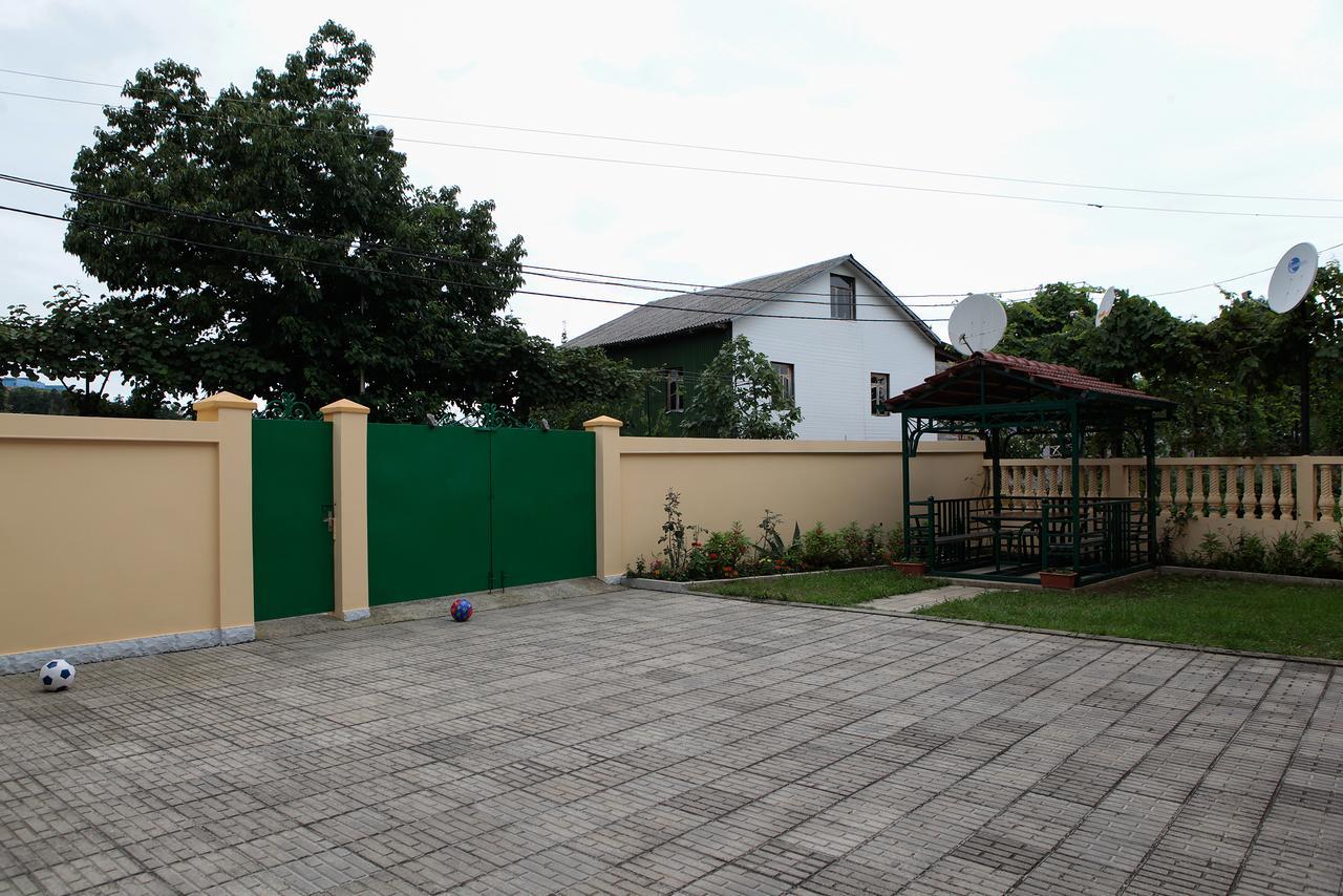 Hotel Botanica Chakvi Luaran gambar