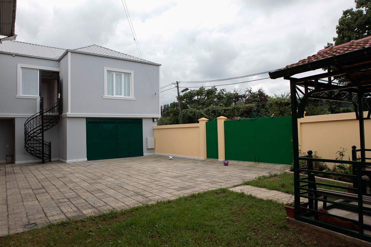 Hotel Botanica Chakvi Luaran gambar