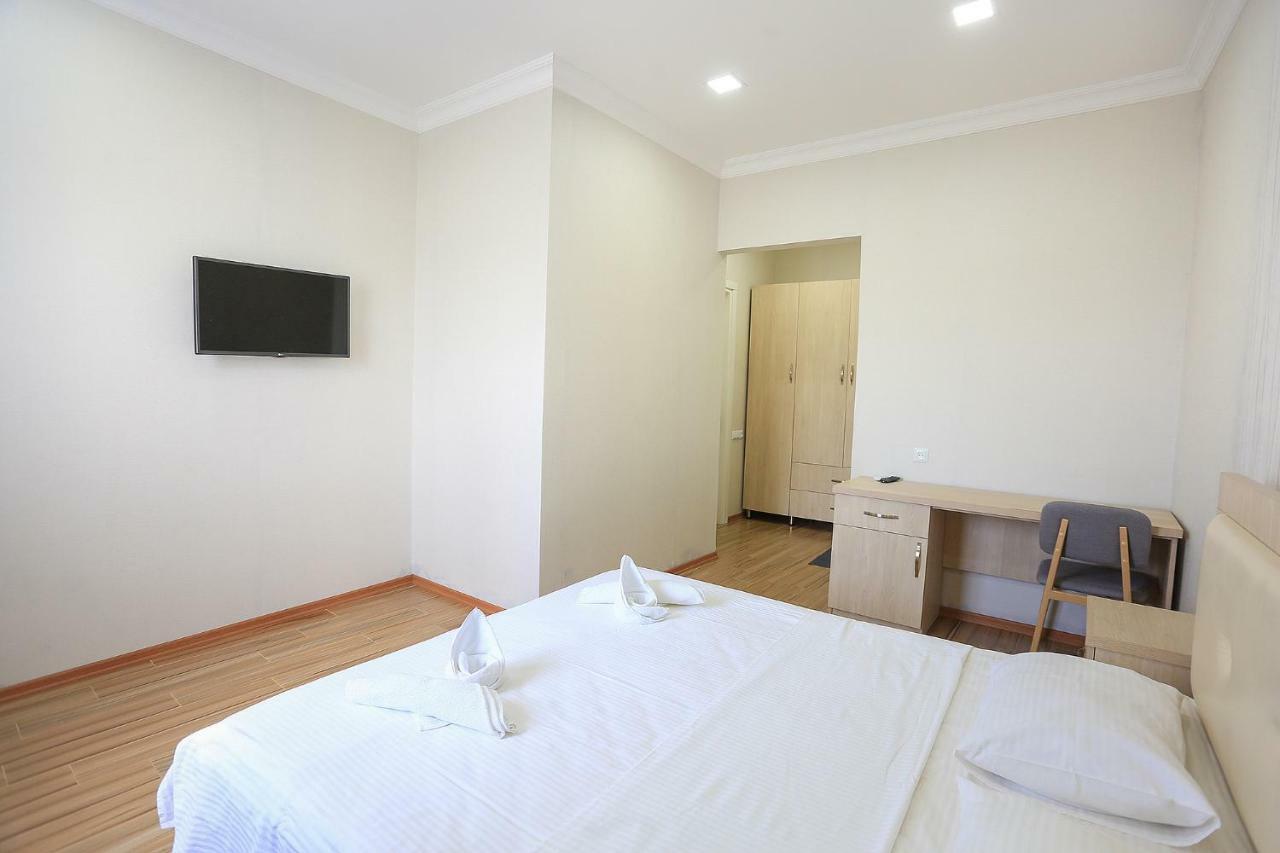 Hotel Botanica Chakvi Luaran gambar