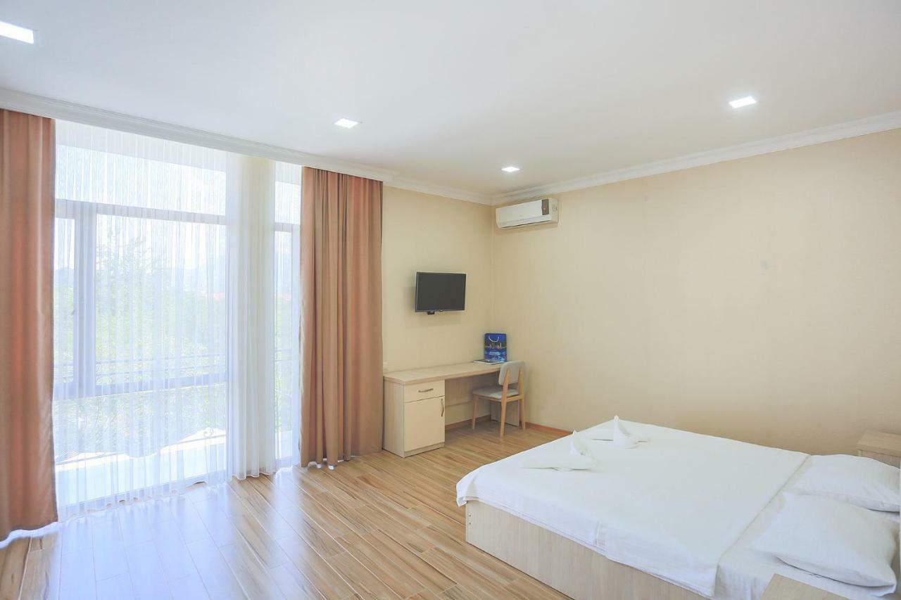 Hotel Botanica Chakvi Luaran gambar
